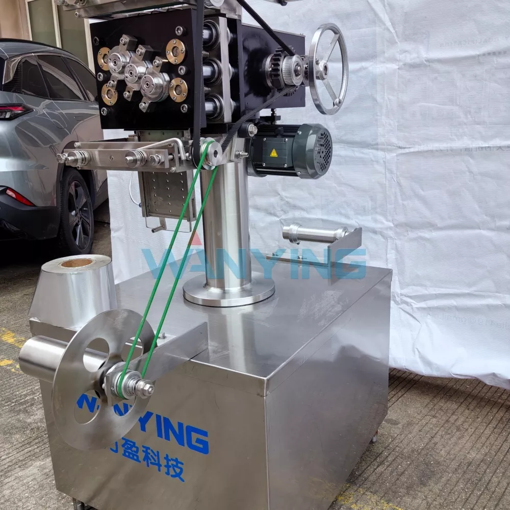 Aluminum foil lid making machine