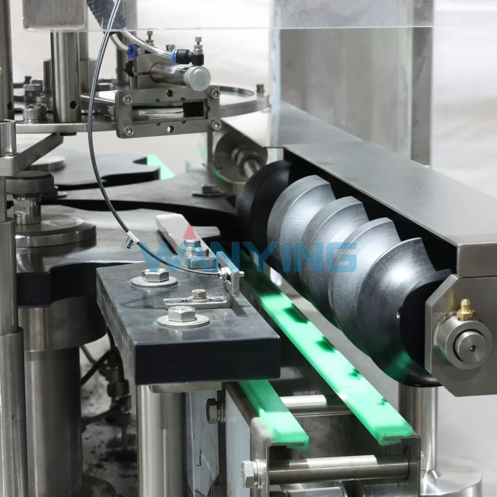 Capping machine for fermented bean curd jars