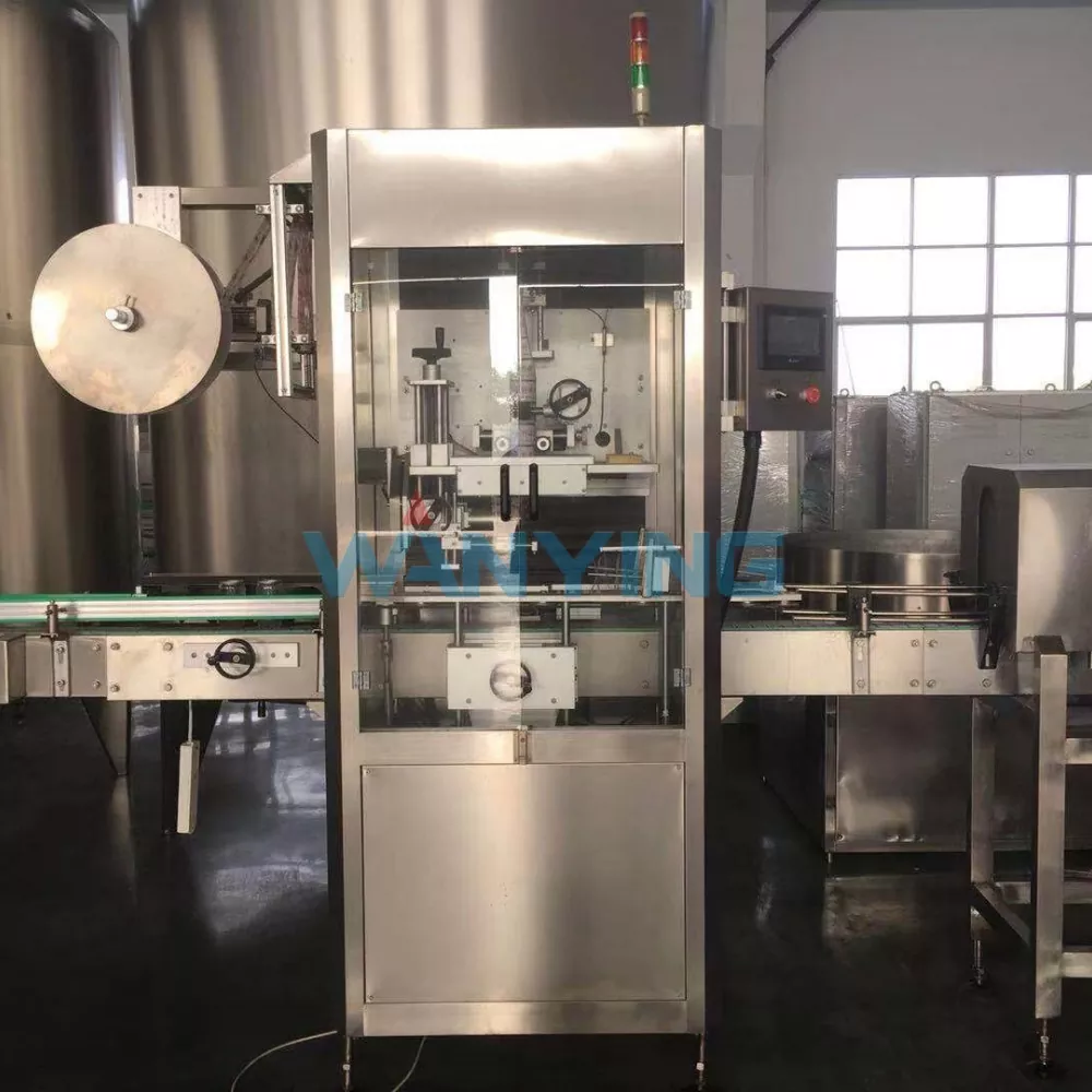 Sleeve labeling machine