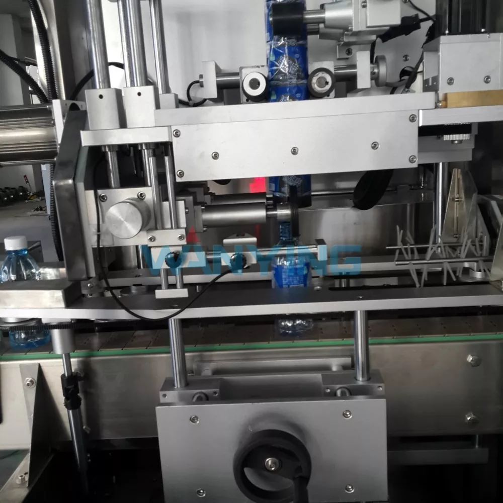 Sleeve labeling machine